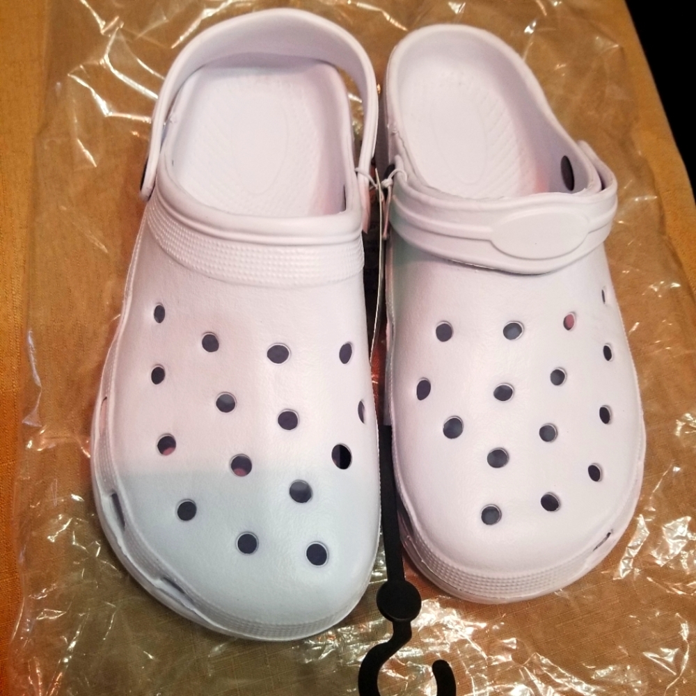 Croc-Style Lightweight Clogs